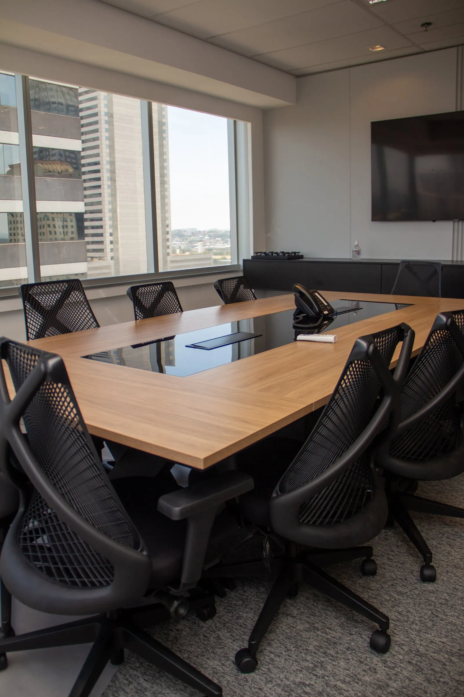 Sala de reunião da ILC com vista para a cidade
