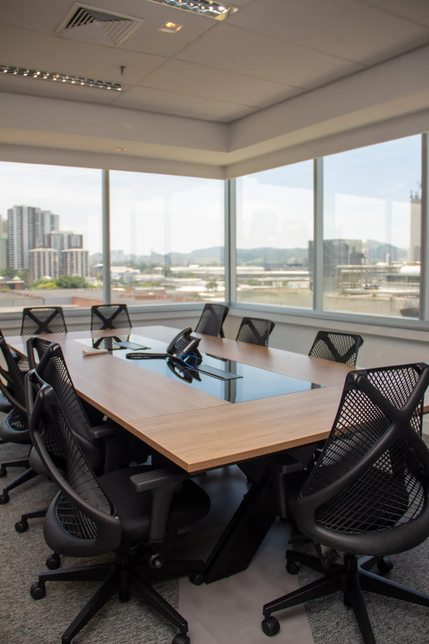 Sala de reunião da ILC com vista para a cidade